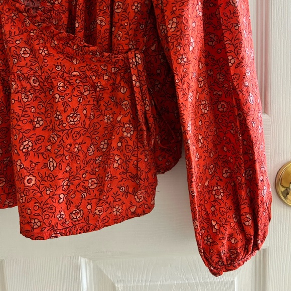 Universal Thread Red/Orange Floral Wrap shirt Size Large - Picture 3 of 8